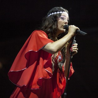 Lana del Rey en disputa con The Guardian por publicar declaración de muerte