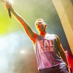 Se junta con Steve Aoki y hacen 