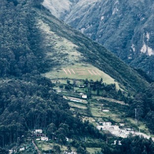 Ecuador pone un logo gigante de Paul McCartney en montaña