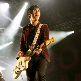 Se rompe la mano, teme no dar próximos conciertos