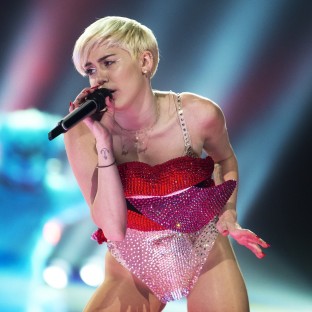 La estrafalaria relación entre Miley Cyrus y Wayne Coyne de The Flaming Lips