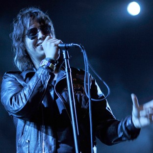 The Strokes grabará un par de canciones, según dice Julian Casablancas