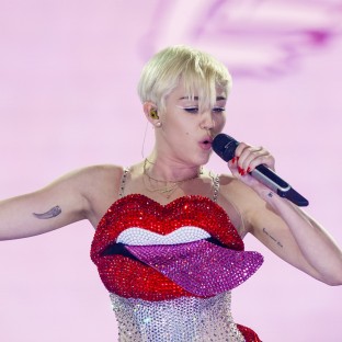 Miley Cyrus y Flaming Lips escribieron canciones para el sucesor de Bangerz