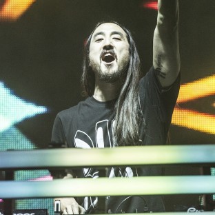Steve Aoki retrasa la salida de su nuevo álbum NEON FUTURE