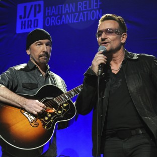 Bono y The Edge de U2 se unen a la mesa directiva de las guitarras Fender