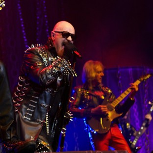 Rob Halford responde a Bruce Dickinson de Iron Maiden sobre el uso de Teleprompters