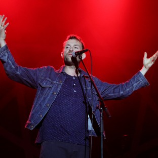 Damon Albarn toca Everyday Robots para robots reales