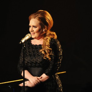 Puede que Adele lance su nuevo disco de sorpresa