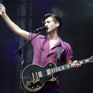 Alex Turner no cree que Metallica es adecuada para el Glastonbury
