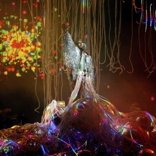 Flaming Lips anuncia álbum de covers de The Beatles, tocan “Lucy in the Sky With Diamons” con Miley Cyrus