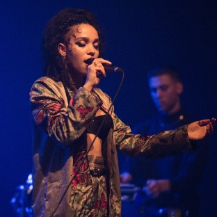 FKA twigs estrena video dirigido por Nabil, 