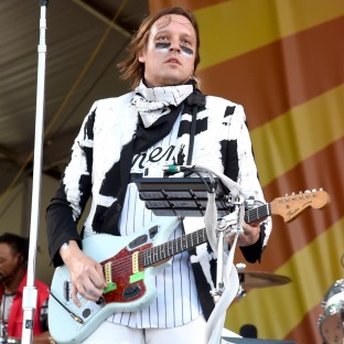 Win Butler responde a críticas de Laura Jane Grace por el video 