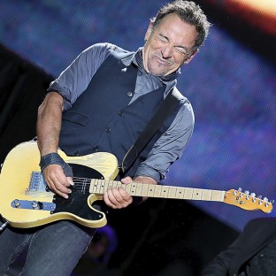 Bruce Springsteen canta el clásico “Jump” de Van Halen